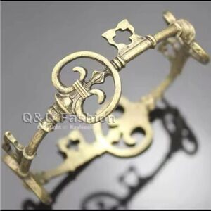 New. Antiqued Gold Skeleton Key Bangle Bracelet